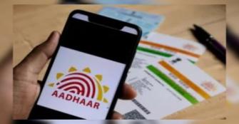 <p>സ്മാർട്ട്ഫോണുകളിൽ ആധാർ ആപ്പ് നിർബന്ധമാക്കുന്നു; ആപ്പിളിനും സാംസങ്ങിനും ഗൂഗിളിനും എതിർപ്പ്; കേന്ദ്ര നീക്കത്തിനെതിരെ വൻകിട കമ്പനികൾ</p><div><br></div>