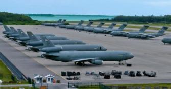 <p>ഇറാനെതിരെ ആഞ്ഞടിക്കാൻ ബ്രിട്ടീഷ് സൈനിക താവളങ്ങൾ തുറന്നു നൽകി യുകെ; തിരിച്ചടിക്കുമെന്ന് മുന്നറിയിപ്പുമായി ഇറാൻ</p>